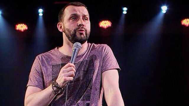 Стендап-комик Руслан Белый назвал шутки о политике причиной отмены своих концертов