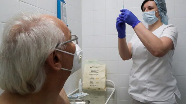 Минздрав одобрил «Спутник V» для вакцинации людей старше 60 лет