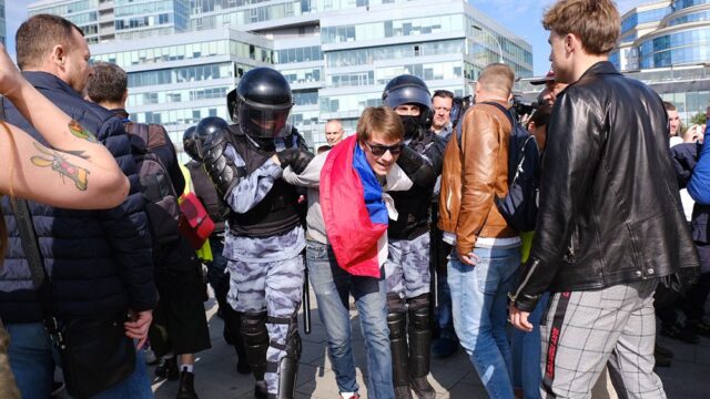 «Здесь надо быть очень аккуратным»: как в московских вузах относятся к студентам, которые участвуют в протестах