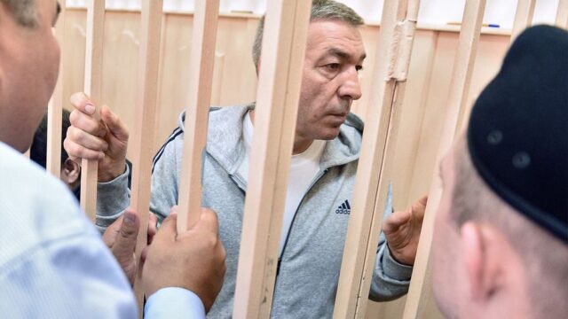 Суд в Москве признал бывшего премьера Дагестана виновным в хищении 40 млн рублей и приговорил к 6,5 годам колонии