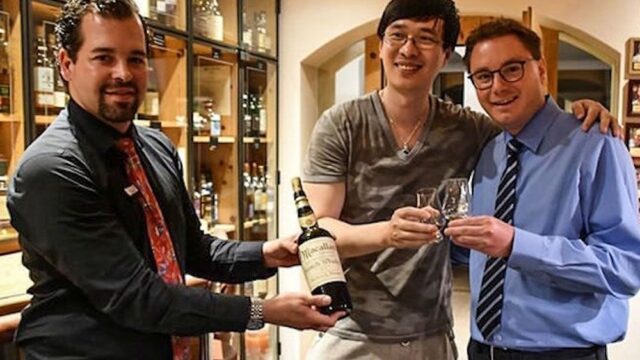 Китайский миллионер заплатил $10 тысяч за бокал поддельного виски