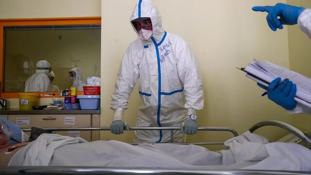В России за сутки заболели COVID 9 035 человек, умерли 162 человека