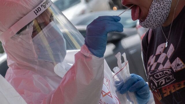 Израиль отложил смягчение карантинных мер из-за роста заболевших коронавирусом