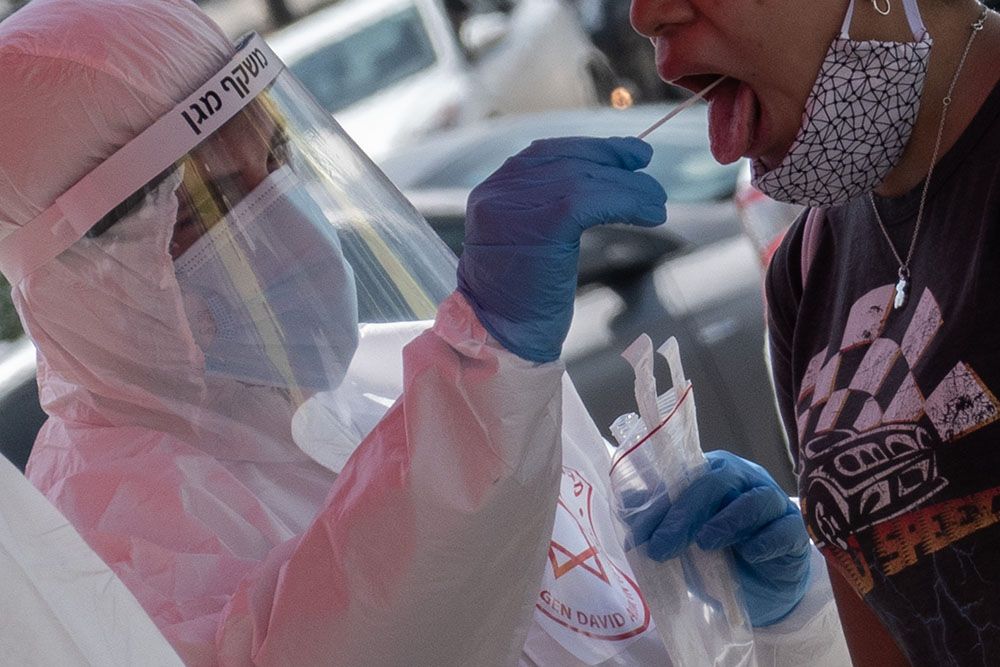 Израиль отложил смягчение карантинных мер из-за роста заболевших коронавирусом