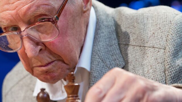 Старейший гроссмейстер мира Авербах госпитализирован с коронавирусом