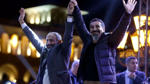 Серж Танкян произнес речь на митинге оппозиции в центре Еревана