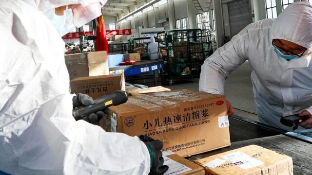 В Китае заявили о распространении «омикрона» через почту. Почему это маловероятно