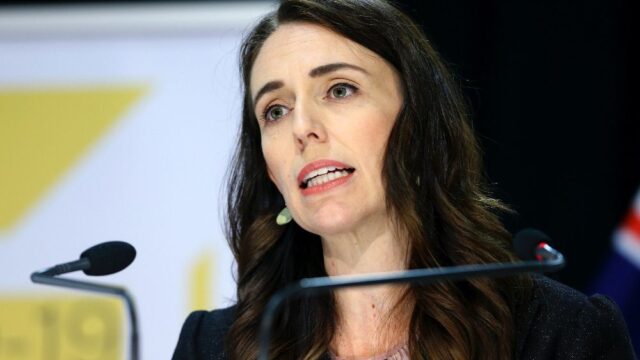Нарушавший карантин глава Минздрава Новой Зеландии ушел в отставку