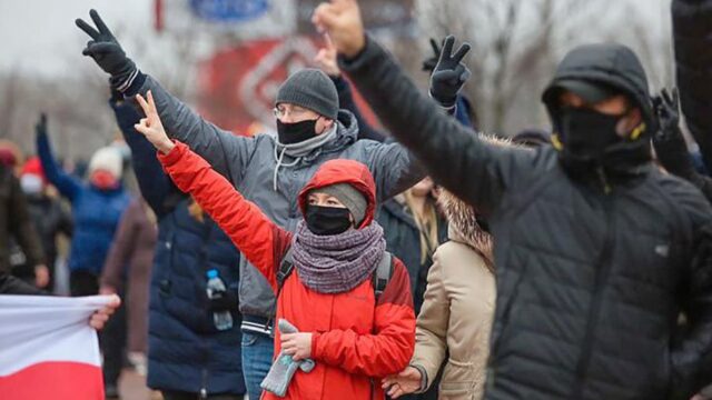 На акциях протеста в Беларуси задержали больше 200 человек, силовики применили светошумовые гранаты