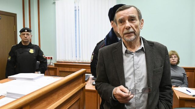Суд в Москве не отпустил правозащитника Льва Пономарева из-под ареста на похороны Людмилы Алексеевой