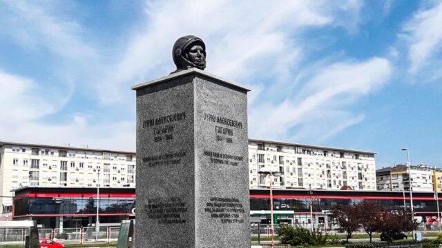Жителей Белграда удивил и расстроил памятник Гагарину