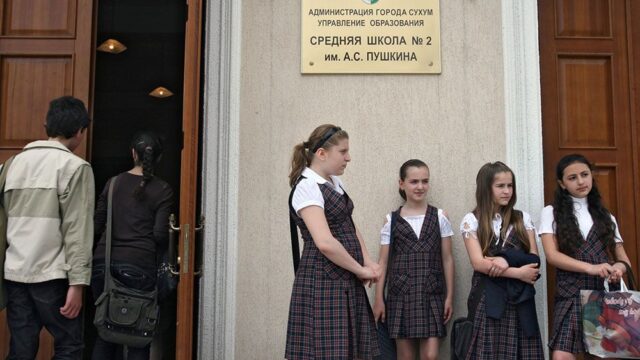Парламент Грузии принял закон об отмене выпускных экзаменов в школе