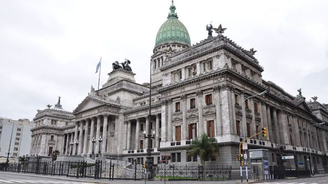 В Аргентине родственникам чиновников запретили работать в госструктурах