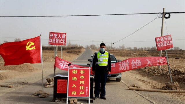 Китай выслал журналистов WSJ из-за колонки про коронавирус