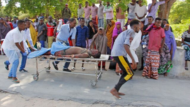 В Сомали десятки человек погибли из-за взрыва заминированного автомобиля