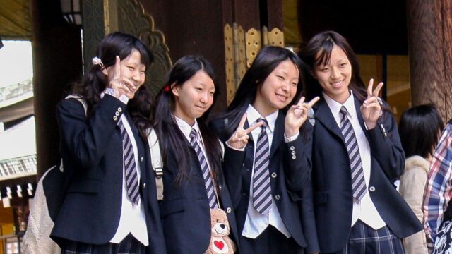 Парламент Японии поддержал законопроект, который понижает совершеннолетие с 20 до 18 лет