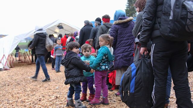 Bild: В Германии «потеряли» 30 тысяч беженцев, которым отказали в предоставлении убежища