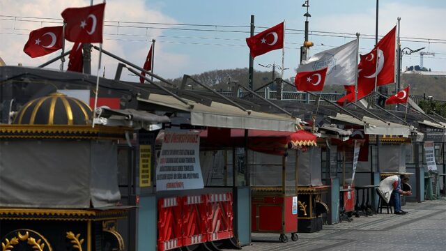 В Турции ввели комендантский час в выходные дни из-за COVID-19