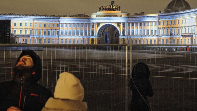 Минкультуры закроет театры и музеи в Петербурге на новогодние праздники