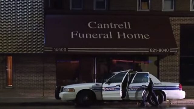В Детройте в потолке похоронного бюро нашли тела 11 детей