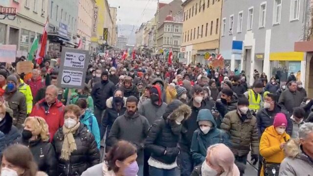 В Австрии на митинги против антикоронавирусных мер вышли больше 40 тыс. человек