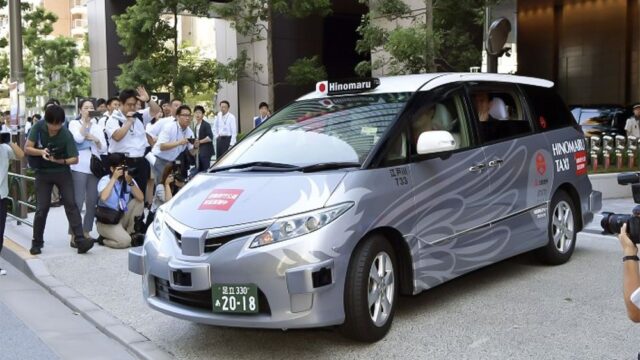 В Японии начали тестировать беспилотное такси с пассажирами
