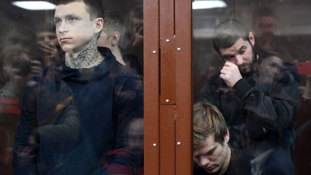 Суд в Москве продлил арест футболистам Павлу Мамаеву и Александру Кокорину