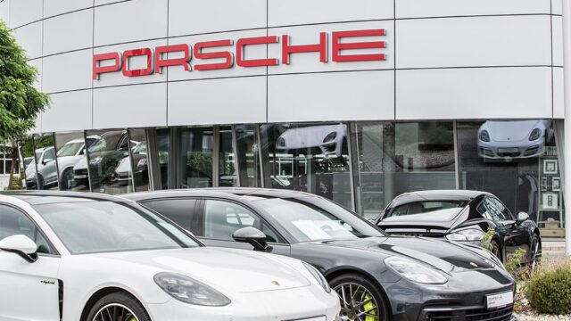Германия заподозрила Porsche в занижении показателей выбросов бензиновых двигателей