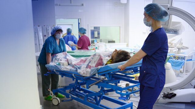 Главврача калужской больницы уволили из-за жалоб медиков на выплаты в 27 рублей