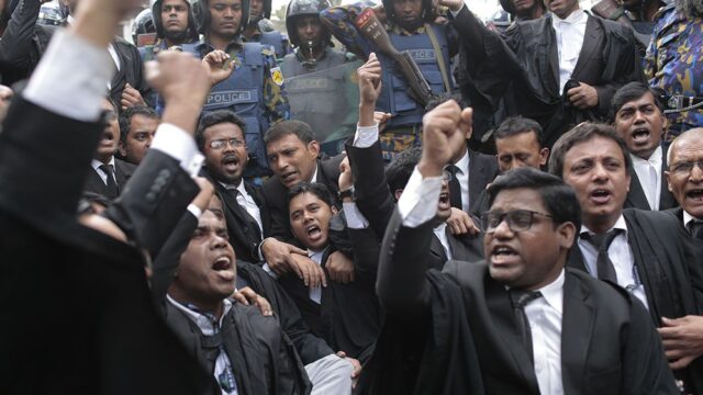 Бывшего премьера Бангладеш приговорили к пяти годам тюрьмы за коррупцию