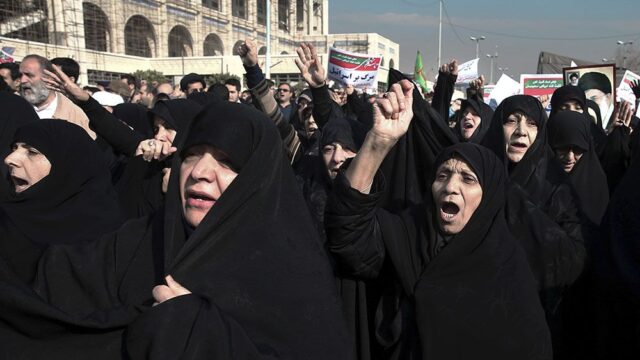 На антиправительственных акциях протеста в Иране погибли два человека