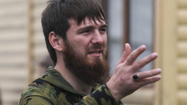 В Чечне передали в полицию видео, на котором бывший мэр Грозного пытает людей электрошокером