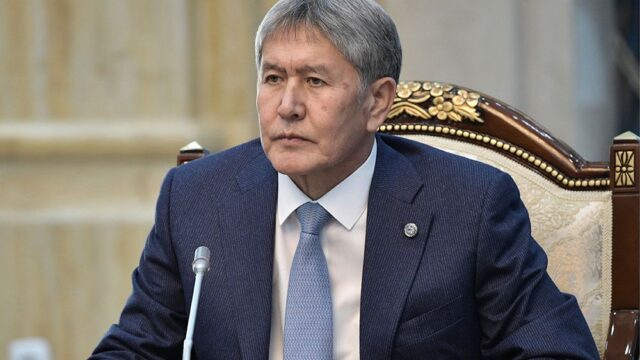 В Киргизии спецназ попытался задержать бывшего президента Алмазбека Атамбаева