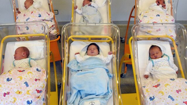 Власти финской деревни пообещали платить по €10 тысяч за каждого ребенка, чтобы повысить рождаемость