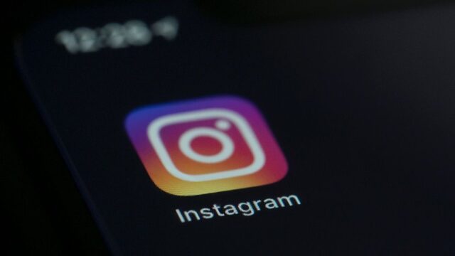 Instagram заблокирует аккаунты за расистские оскорбления в личной переписке