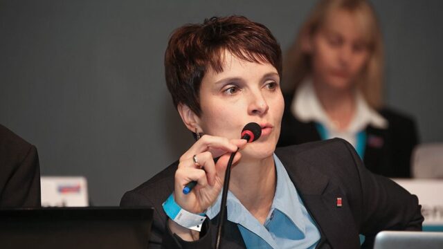 Сопредседатель «Альтернативы для Германии» отказалась войти во фракцию партии в бундестаге