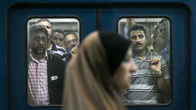 В каирском метро поставили киоски, где людей будут учить исламу