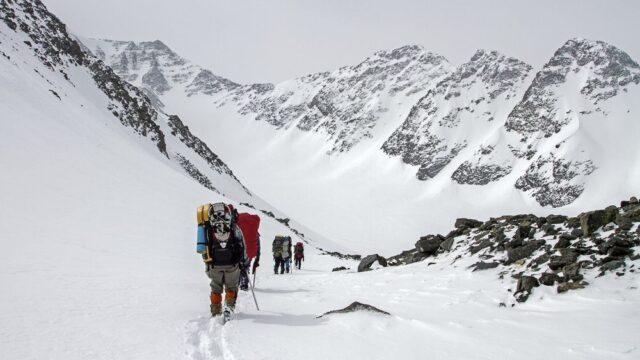 При сходе лавины на Алтае погибли семеро туристов