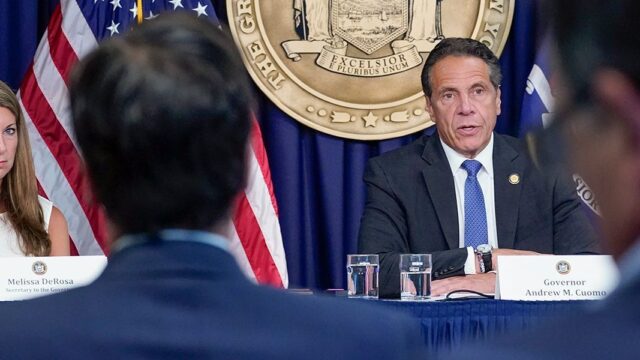 Губернатор Нью-Йорка заявил, что уходит в отставку