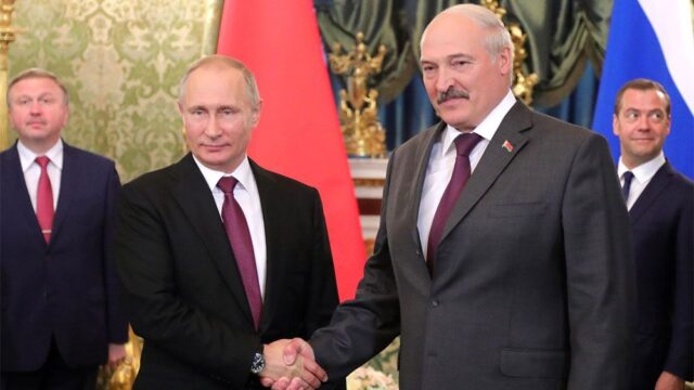 Россия даст Беларуси кредит на $700 млн. На эти деньги Минск погасит долг перед Москвой