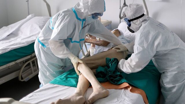 Число случаев заражения коронавирусом в России превысило 350 тысяч