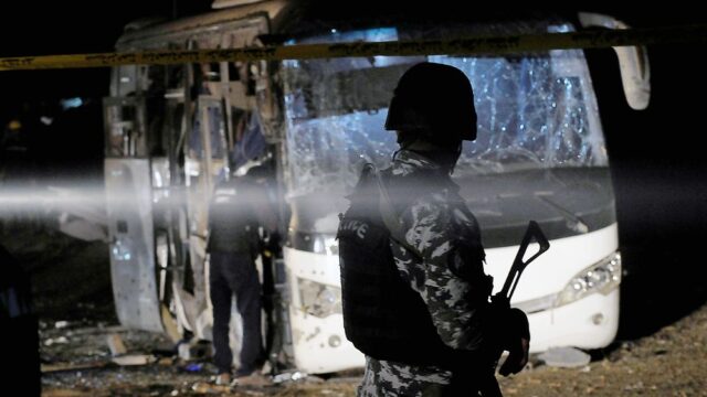 Власти Египта сообщили об убийстве 40 террористов после взрыва автобуса с туристами