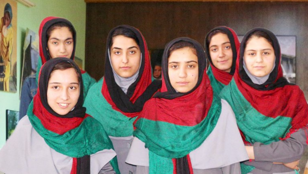 Афганских школьниц пустили в США благодаря вмешательству Трампа. Им отказывали в визах дважды