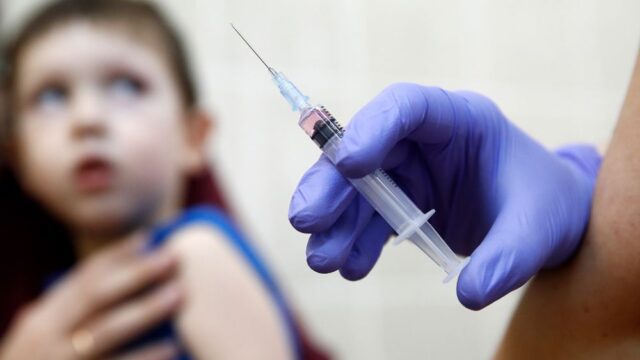 Минздрав России занялся подготовкой закона о наказании за призывы отказаться от прививок
