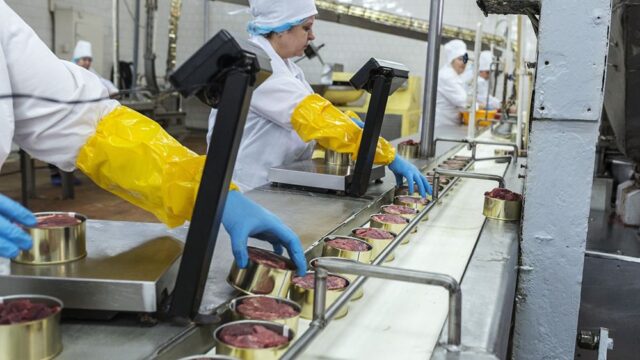 Национальный союз мясопереработчиков попросил поднять цены на колбасы в России