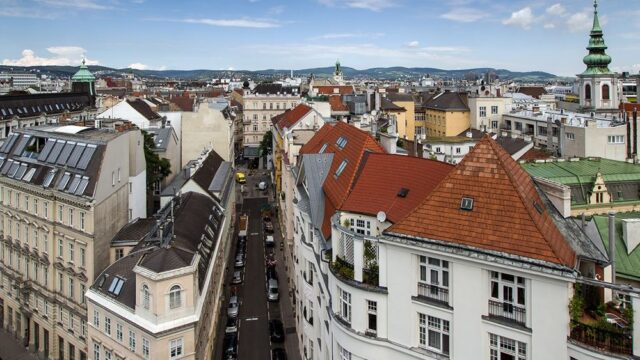 Вена стала самым комфортным городом для жизни в рейтинге Economist