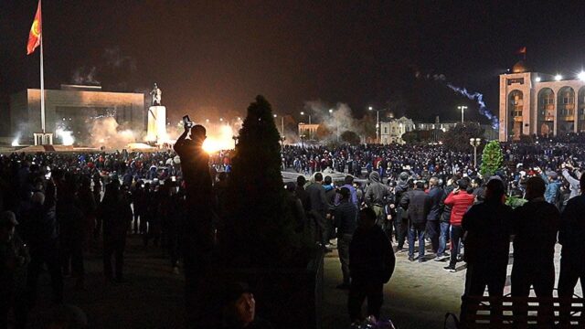 При протестах в Бишкеке пострадали почти 600 человек, один умер в больнице