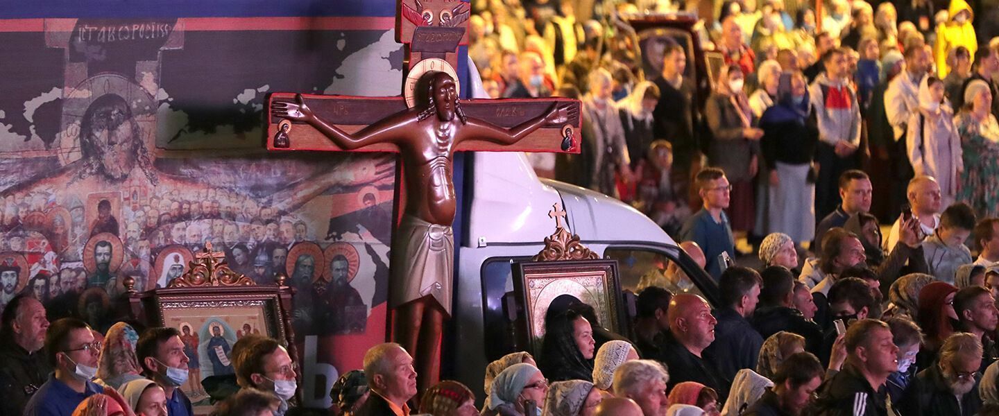В Екатеринбурге прошел несогласованный крестный ход