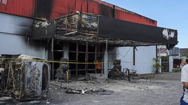Жертвами пожара в индонезийском баре стали 19 человек