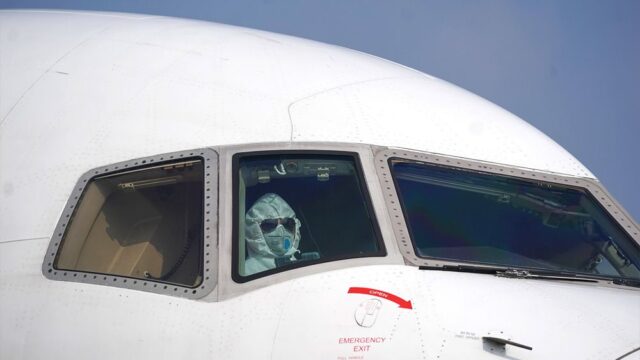 Китайские авиакомпании начали массово увольнять иностранных пилотов